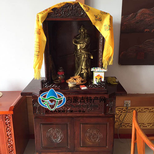 蒙族實(shí)木祭臺(tái)